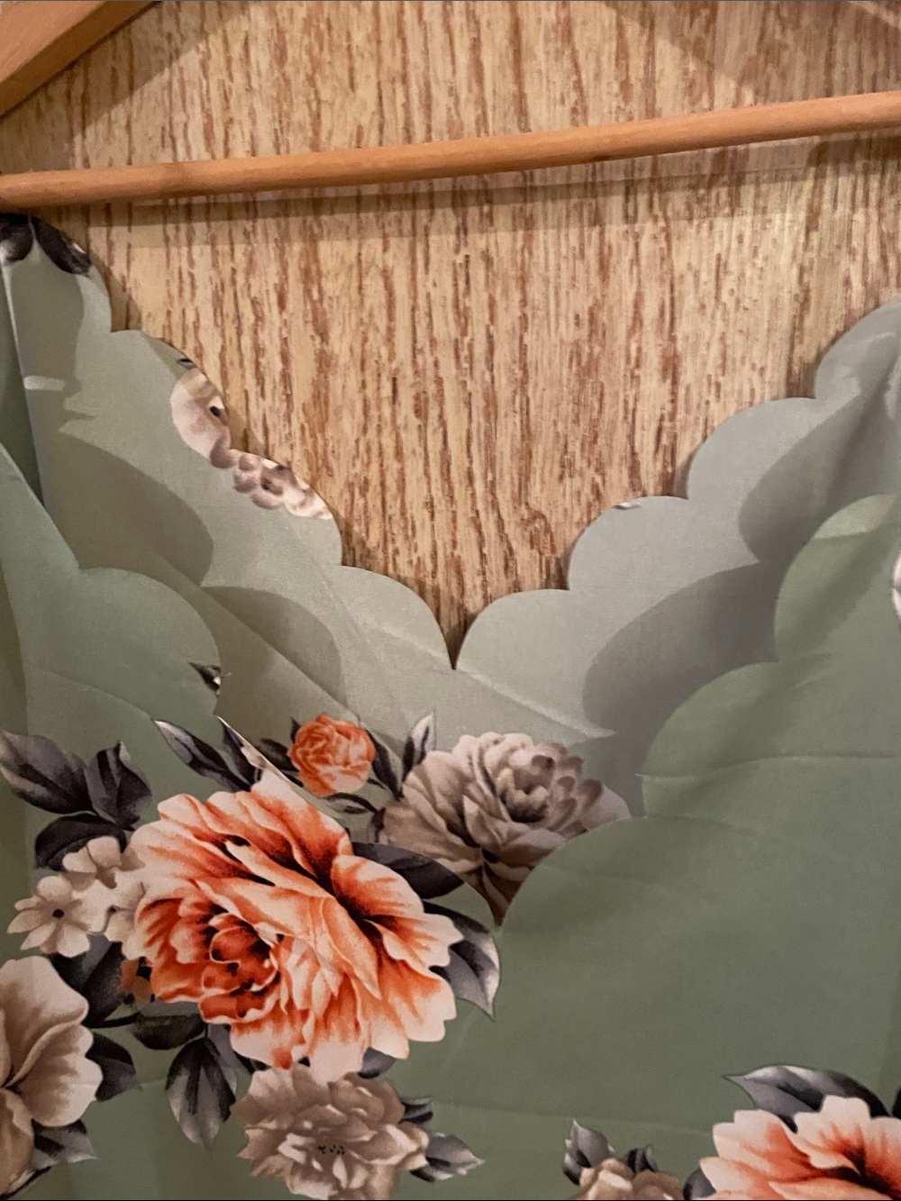 SHEIN Sage Green Floral Scallop V-Neck Tank - Picture 6 of 8